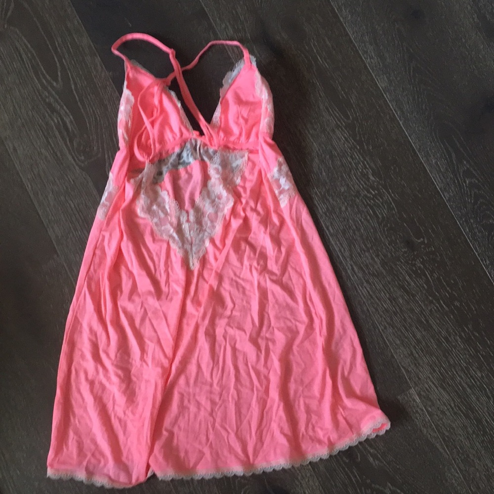 NWT! VICTORIA’S SECRET bright pink/orange lacy low back nighty. Size small. - Picture 4 of 5